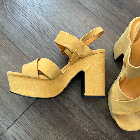 Lulu's Yellow Sandals - Picture 4 of 5